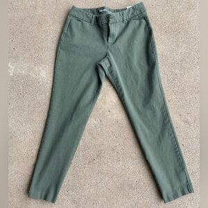 Old Navy Pixie Ankle Size 4